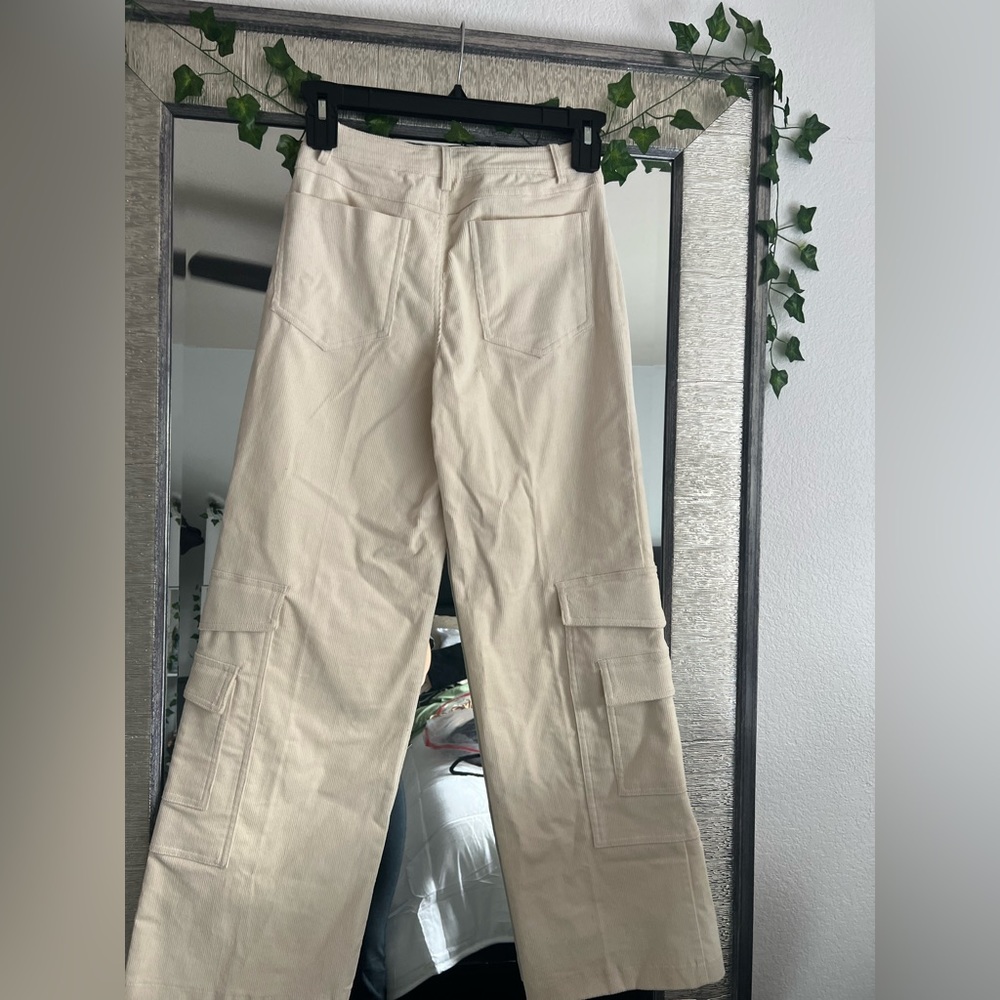 Cargos - Picture 2 of 2